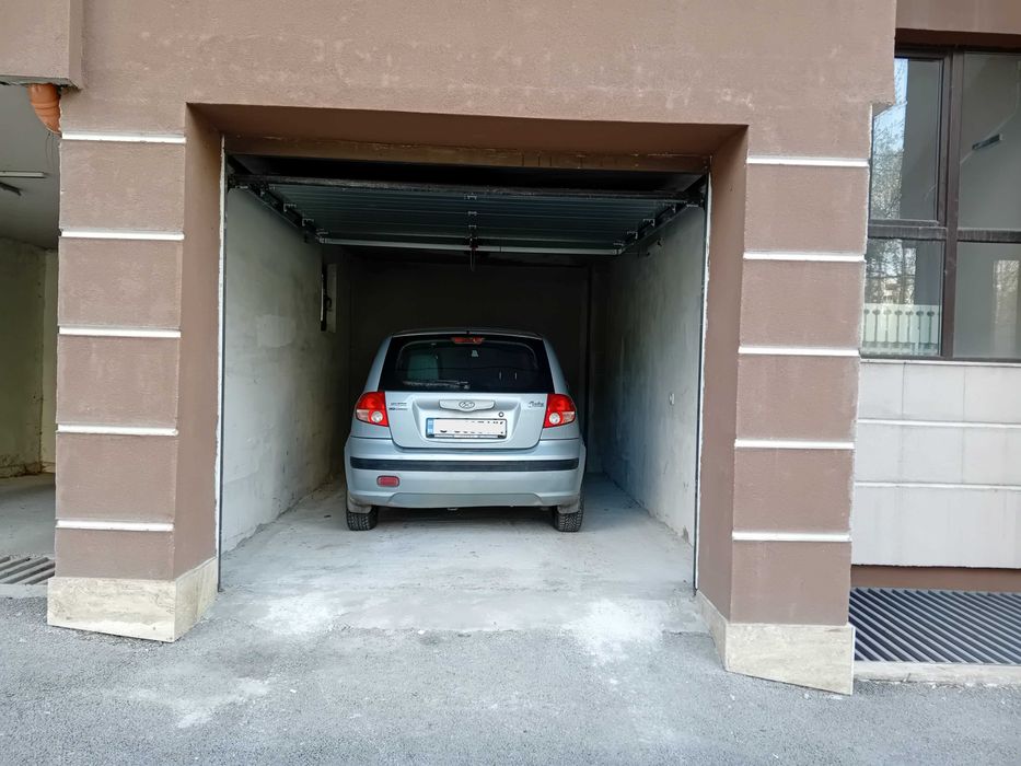 Дава се под наем Гараж / Паркомясто в София, Зона Б-18 - 19 кв.м за 127.5 € - Снимка #1