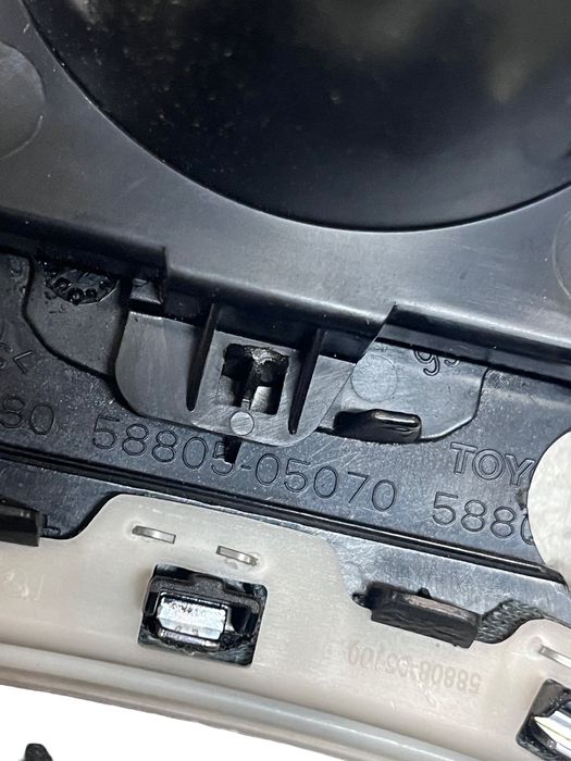 Consola Centrala Toyota Avensis Saloon _T27_ 2008 -> 58805-05070