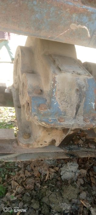 Reduktor sotiladi 2ta rmm 350 rm400lik abaroti 40/1