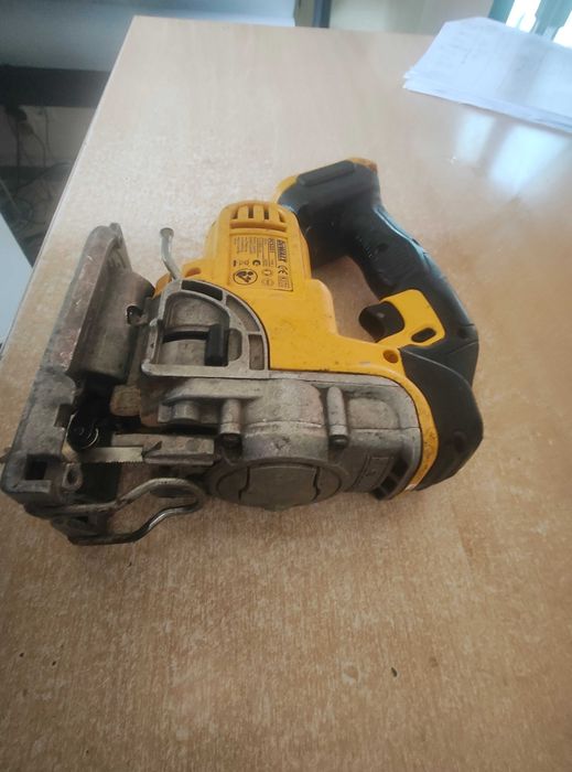 fierastrau pendular dewalt 18v dcs331