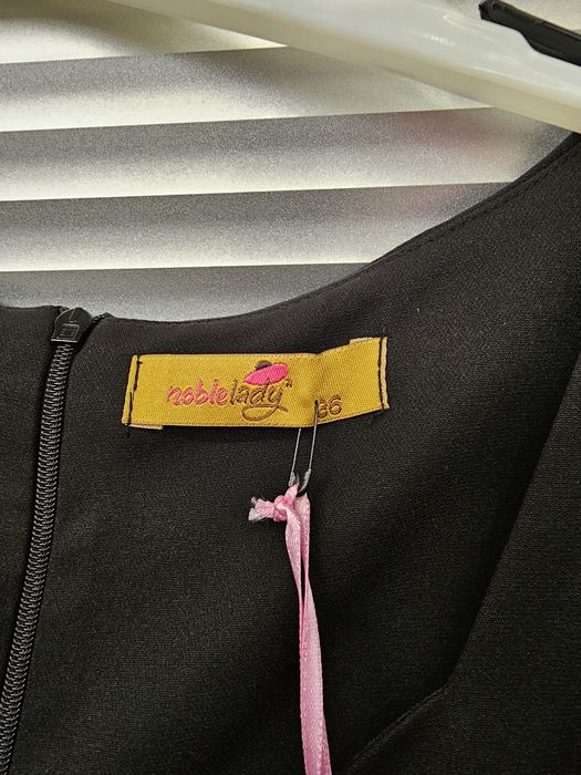 Дълга черна рокля