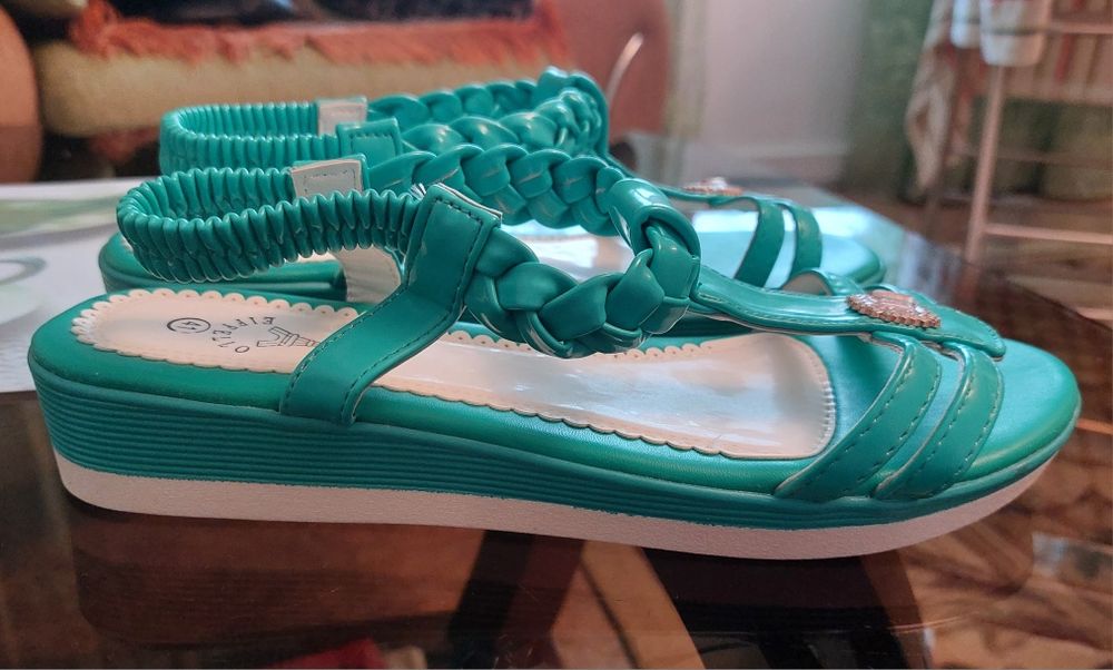 Босоножки новые 41 (маломерки)