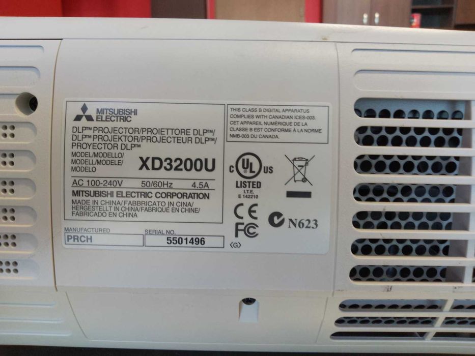 Продавам проектори-2 броя