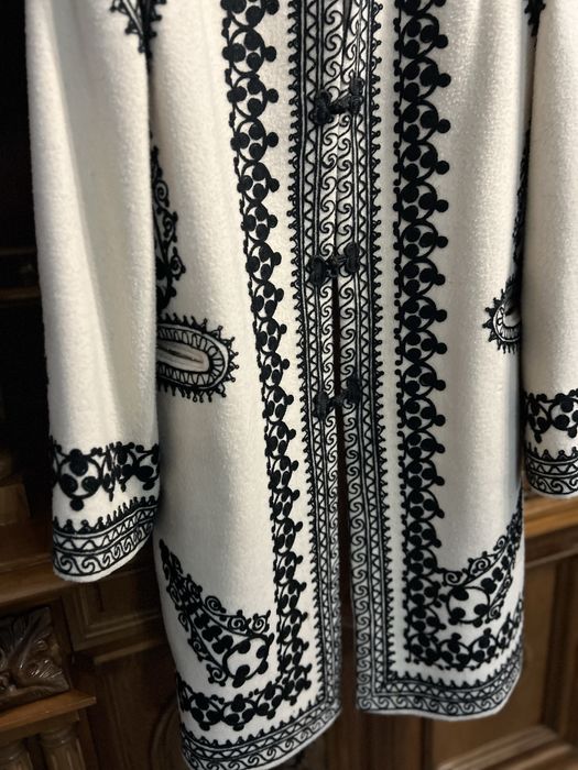 Vand suman Regina Maria autentic romanesc din stofa de lana si casmir