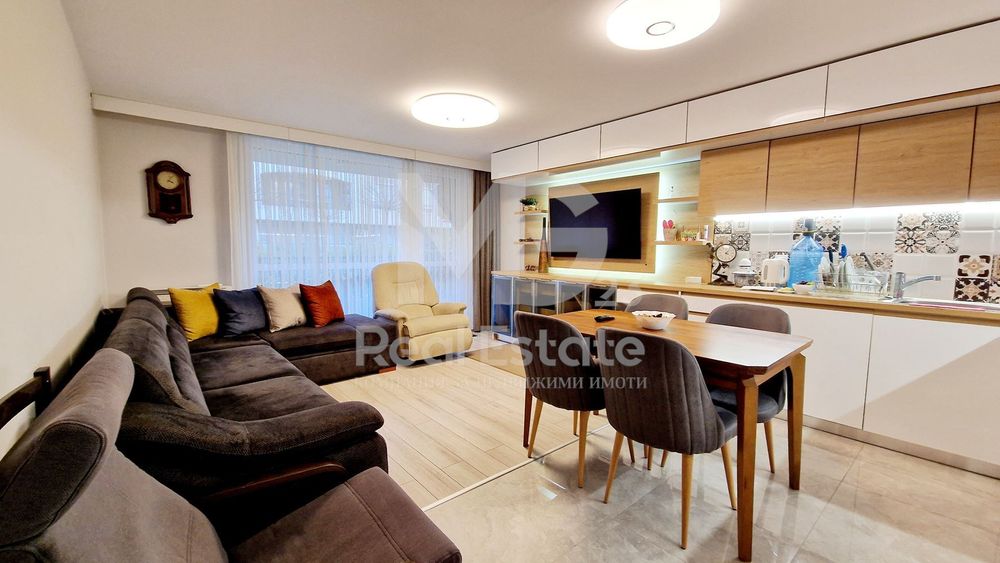 Продава се Тристаен апартамент в Пловдив, Остромила - 101 кв.м за 2030 €/кв.м - Снимка #13