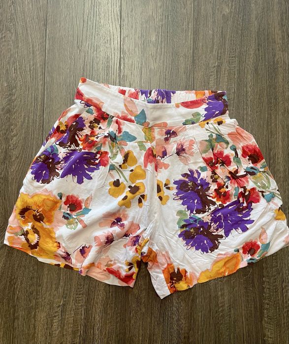 Цветни къси панталони Н&М