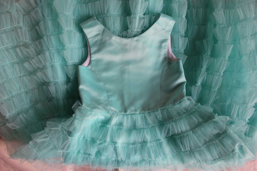 Нарядное платье, рост 134