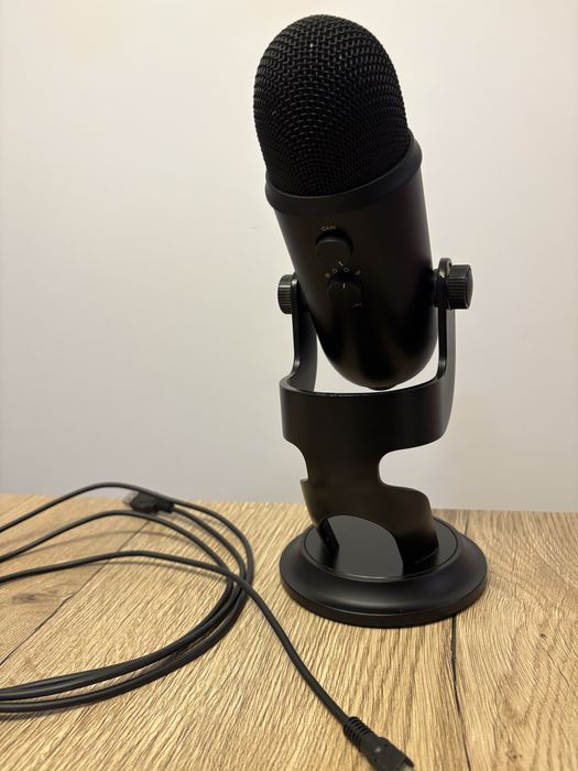 Microfon USB Blue Yeti – cutie si cablu incluse – stare foarte buna