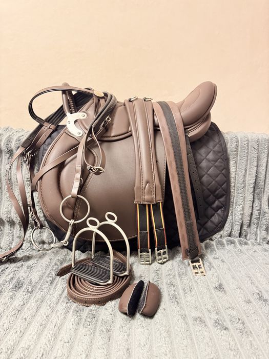 Продам седло для лошади