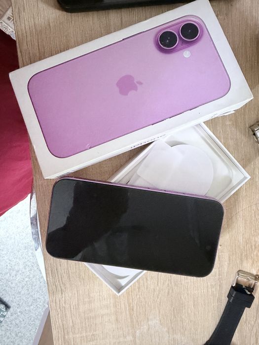Iphone 16 розовый