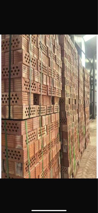 Красный жженый кирпич