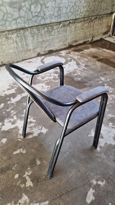 Stullar hovli uchun juda baquvvat