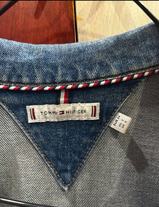 Vând geacă de blugi damă Tommy Jeans