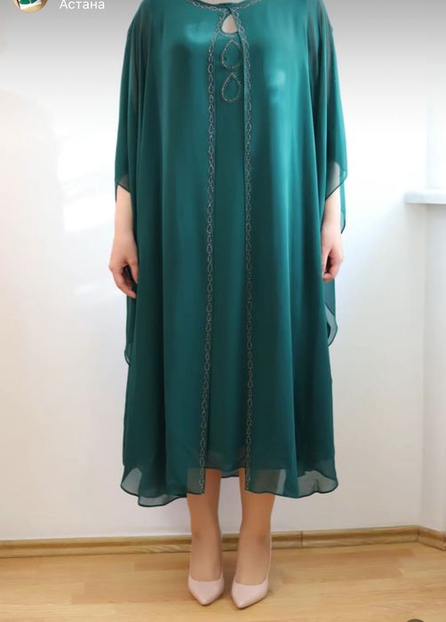 Продам платье цвета изумруд