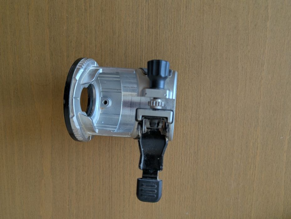 Makita RT0700C оберфреза / тример – с две бази и прахоулавяне
