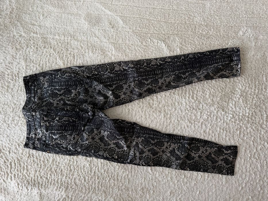 KAREN MILLEN skinny панталон със змийски принт | EU 36