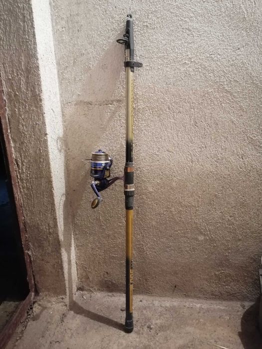 Придавам въдицата за риболов