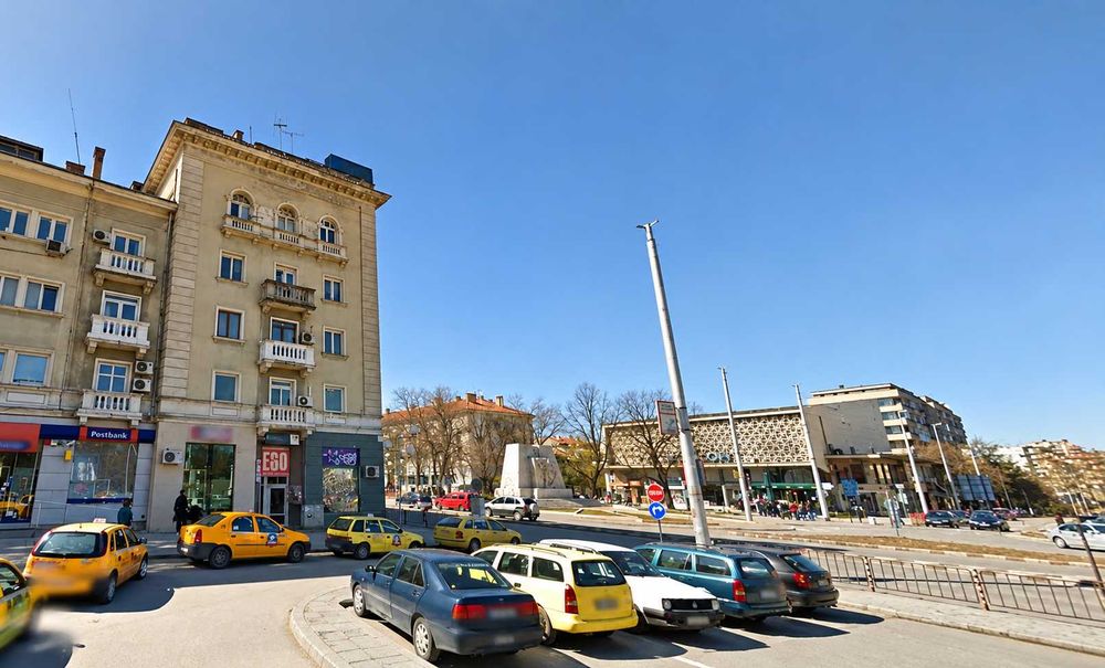 Двустаен тухлен апартамент за ремонт в ТОП центъра на Шумен