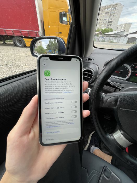 Продам Айфон 11 64gb