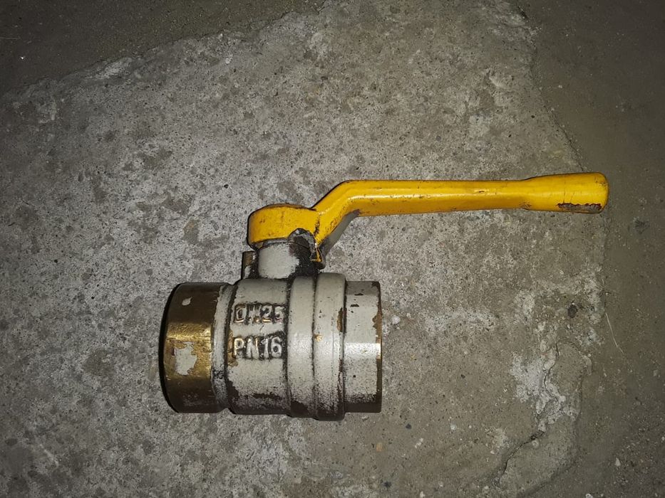 Продам     краны