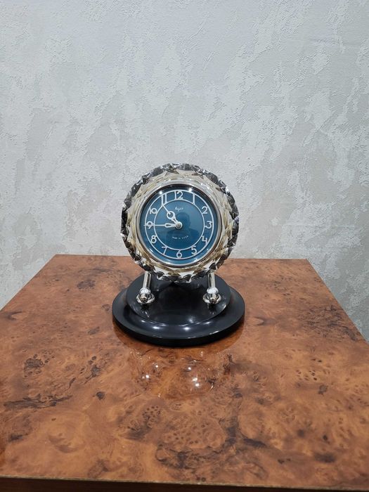 Коллекционные механические настольные часы Mаяк "Kpиcтaлл"