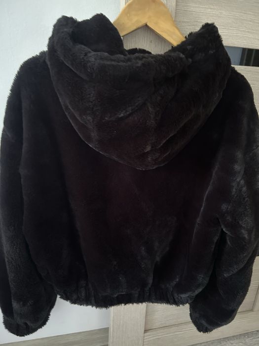 Меховая курточка Bershka