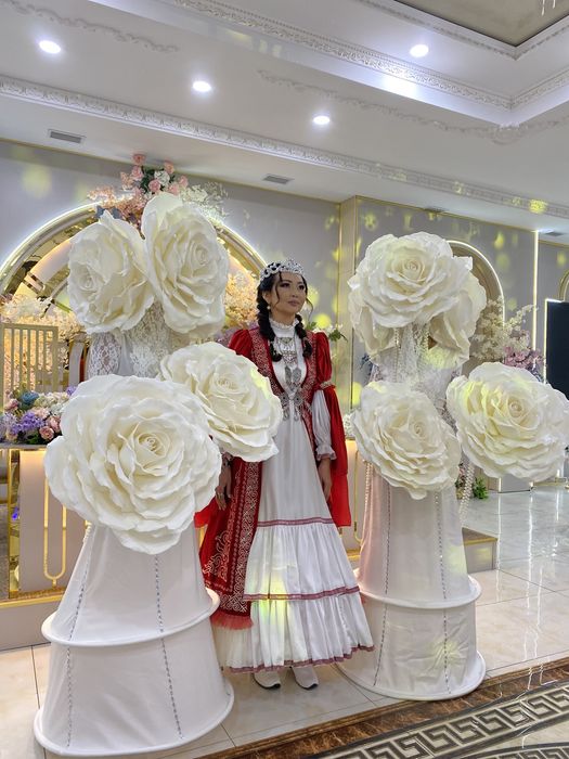 белые розы продается для встречий гостей