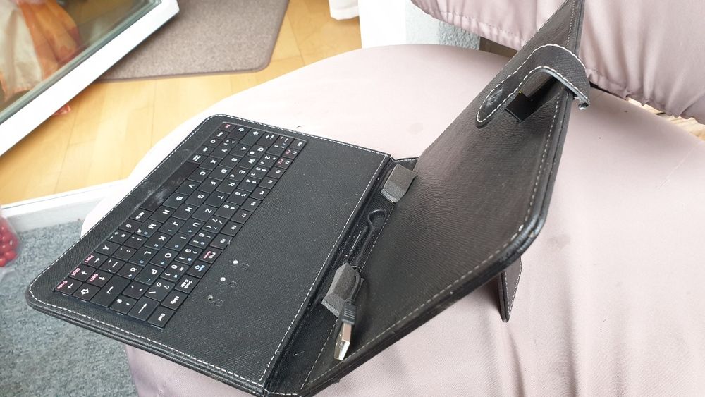 Husa cu tastatura pt tableta 8 inch