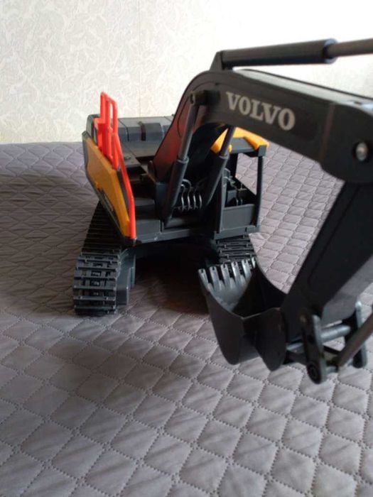 Детски багер VOLVO