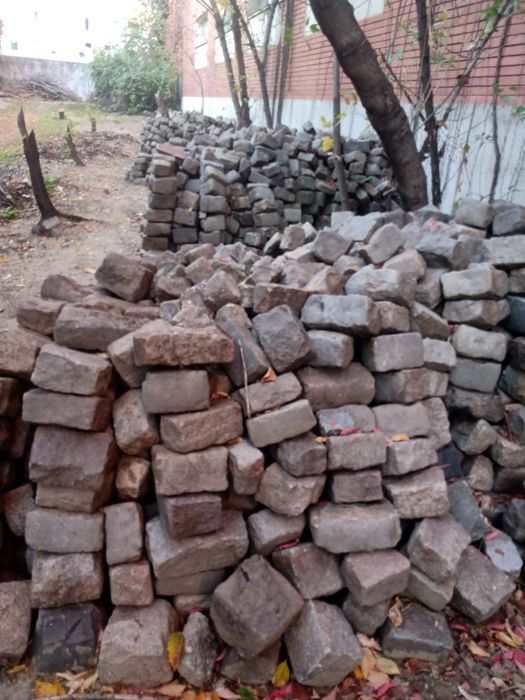 Piatra cubica din granit