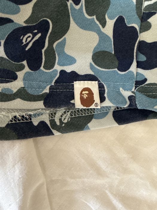 Bape къси гащи.