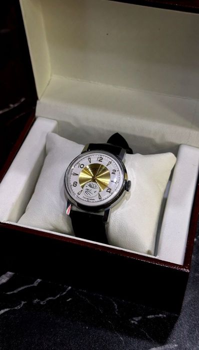 Часы Спутник советские