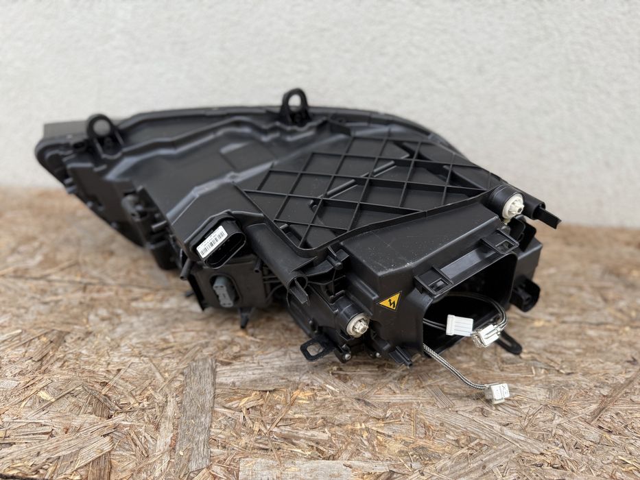 Far stanga VW Touareg 7P Facelift 2016-2017-2018 Xenon + LED Original