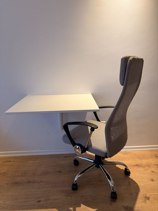 Masa pliabila Ikea si scaun birou gri cu plasa