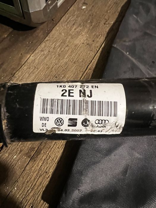 Полуоска предна дясна за WV  SEAT AUDİ