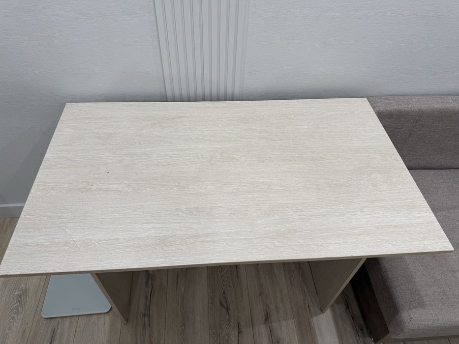 Продаю стол кухонный