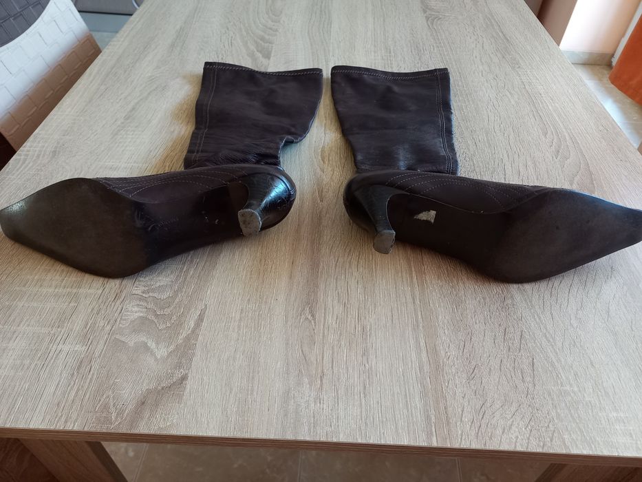 Cizme dama,cu toc,piele,marimea 38.Pret.30 lei.