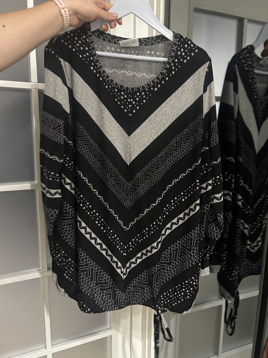 Bluză neagră cu model alb