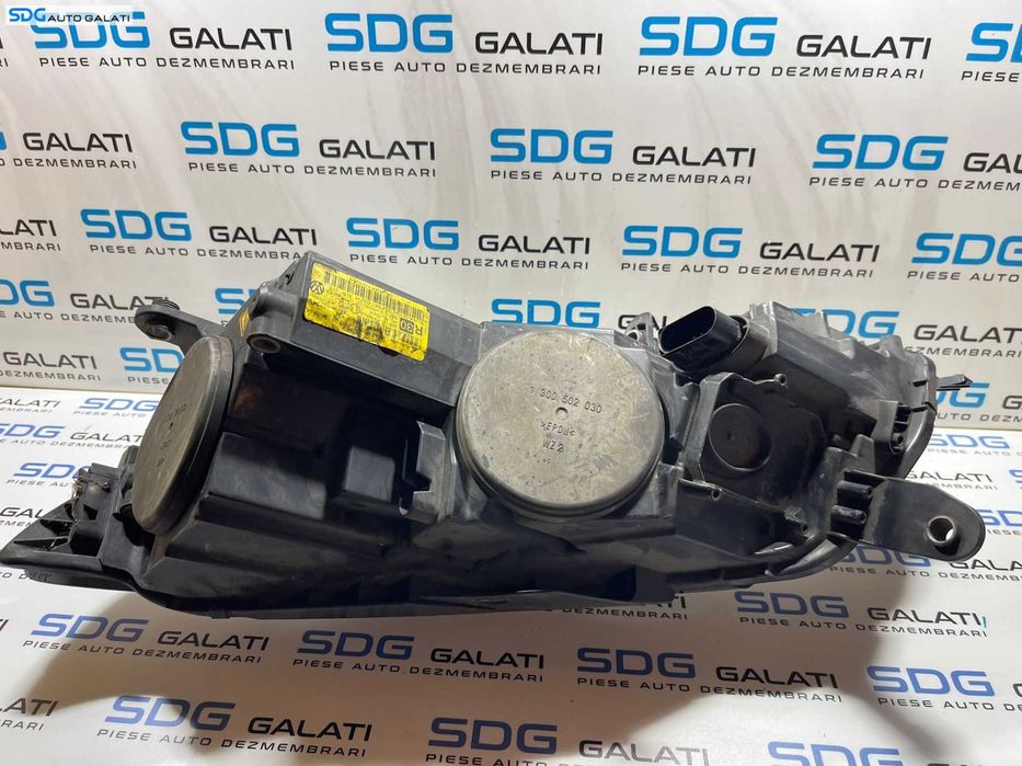 Far Dreapta Xenon Volkswagen CC 2012 - 2017 Cod 3C8941032H [B3081]