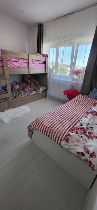 Vand ap 2 camere 48m2 si parcare in Floresti str Gh Doja