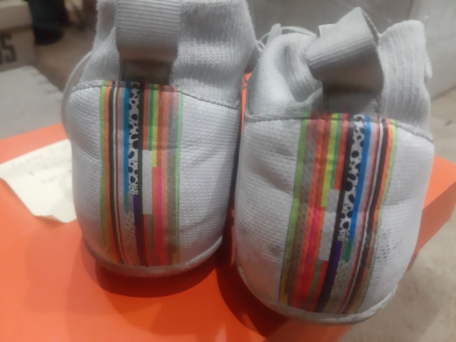 Продам футбольную детскую обувь.