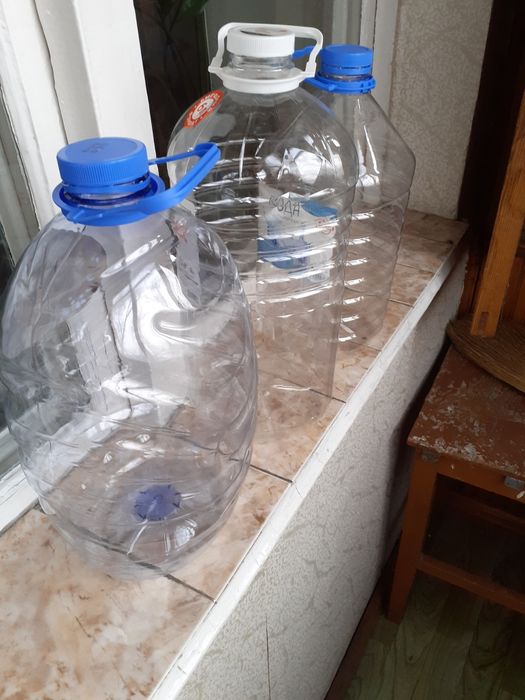 Продам бутылки из под воды