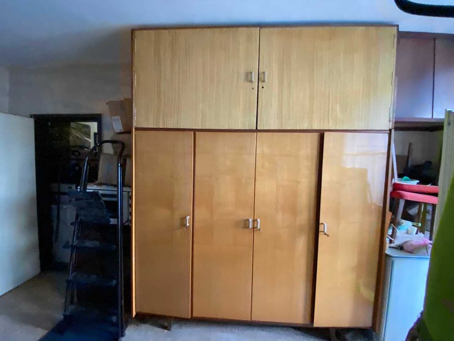 Продавам комплект спално обзавеждане с политура