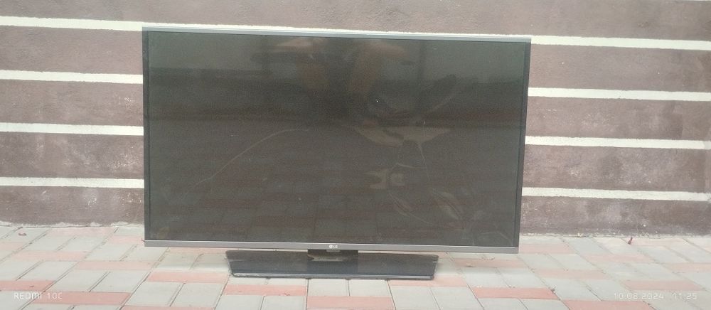 Телевизор LG в хорошем состоянии