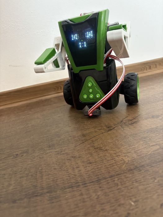 Robot programabil Xtrem Bots Mazzy STEM Bluetooth asamblat cu accesorii si cutie