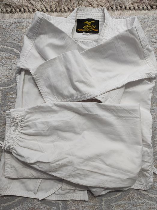 Кимоно, футы, перчатки для карате