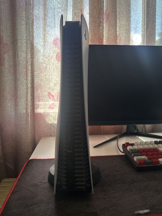 Ps5 перфектно състояние 825 gb