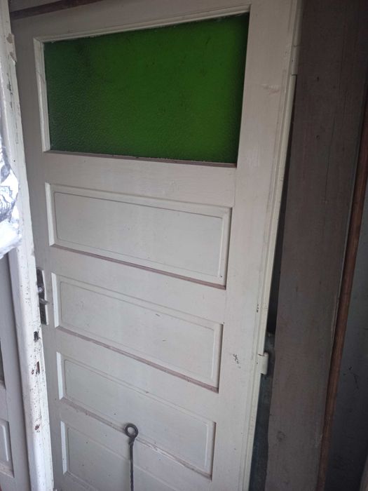 Usa de lemn de brad cu toc, obloane