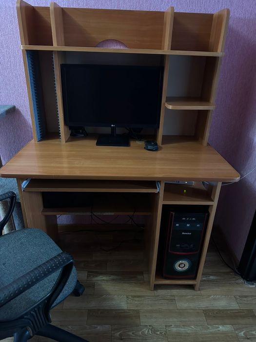 Продам стол компютерный
