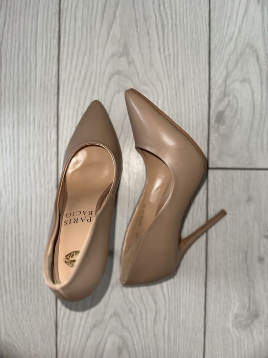 Туфли бежевые 33 р